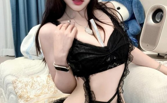 露宝吃不饱 反差萌少女cosplay合集